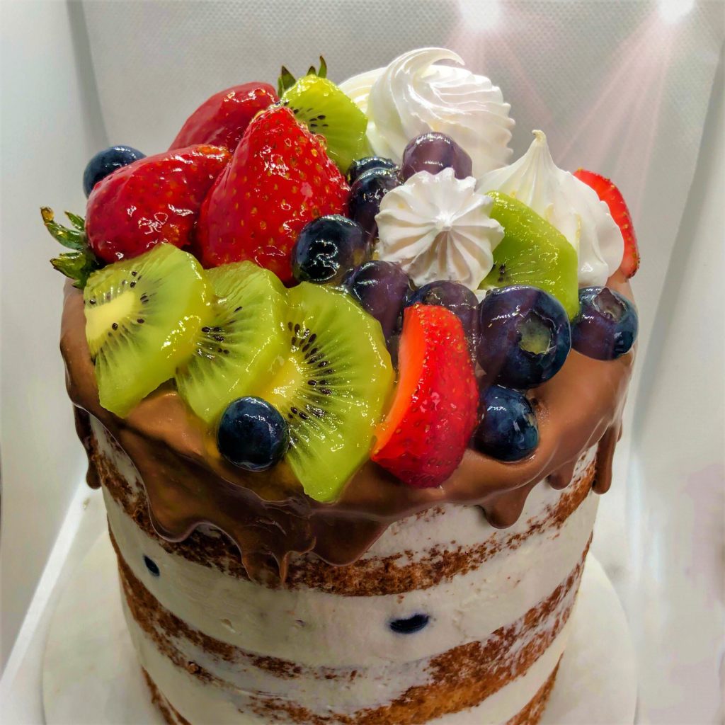 Торт с фруктами и ягодами на заказ: яркое изобилие вкусов